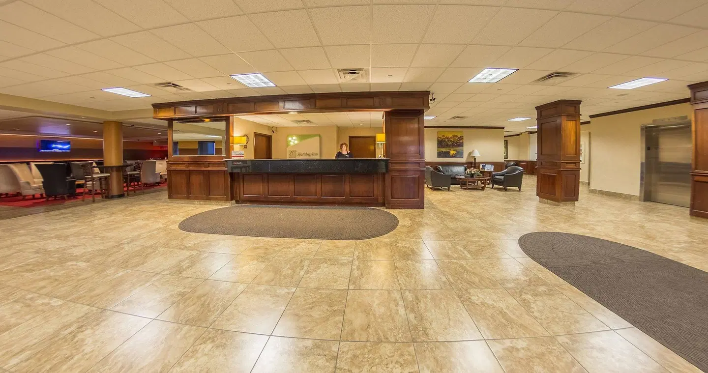 Holiday Inn Des Moines-Airport/Conf Center by IHG LOUNGE_LOBBY