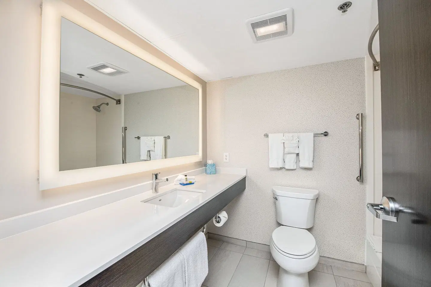 Holiday Inn Express & Suites Delafield by IHG Badezimmer