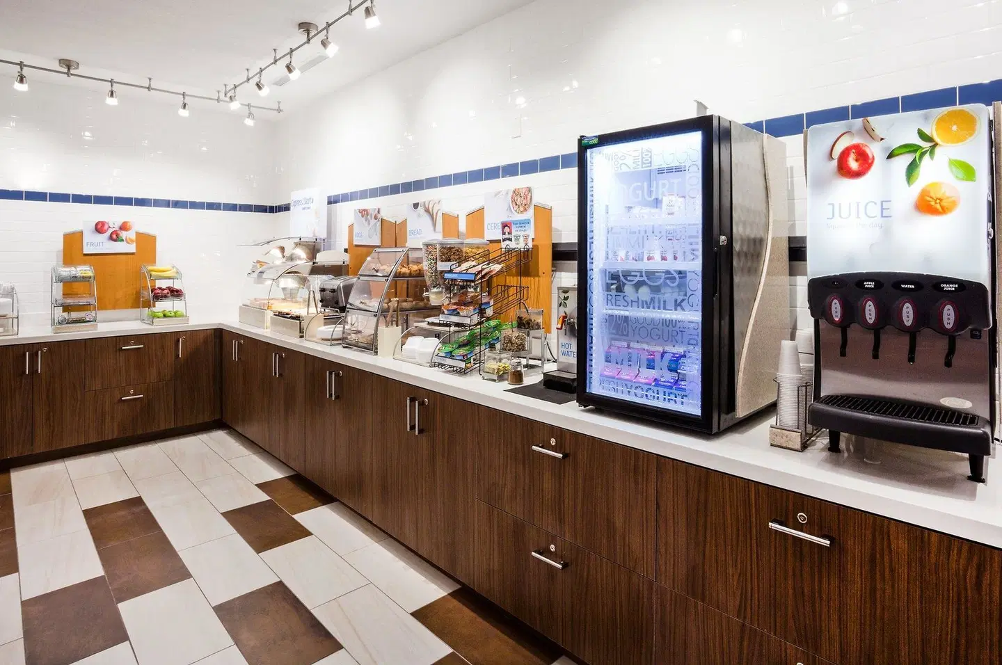 Holiday Inn Express & Suites Dickinson by IHG Bar