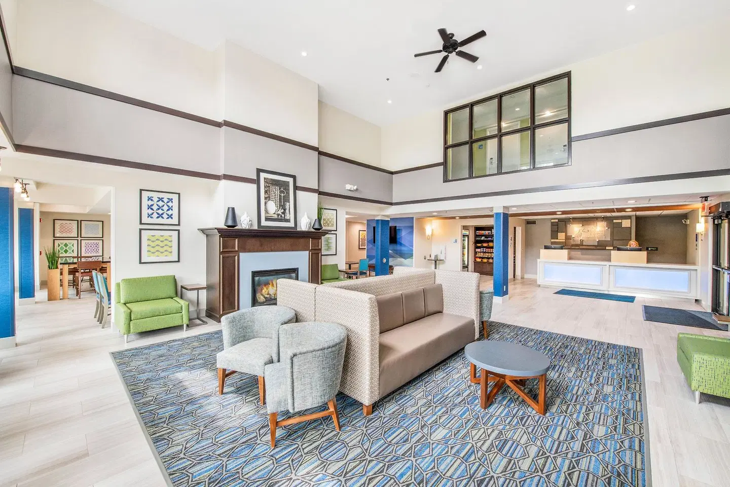 Holiday Inn Express & Suites Delafield by IHG LOUNGE_LOBBY