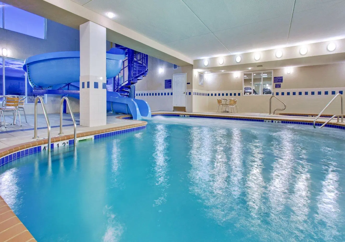 Holiday Inn Express & Suites Dickinson by IHG Hallenbad