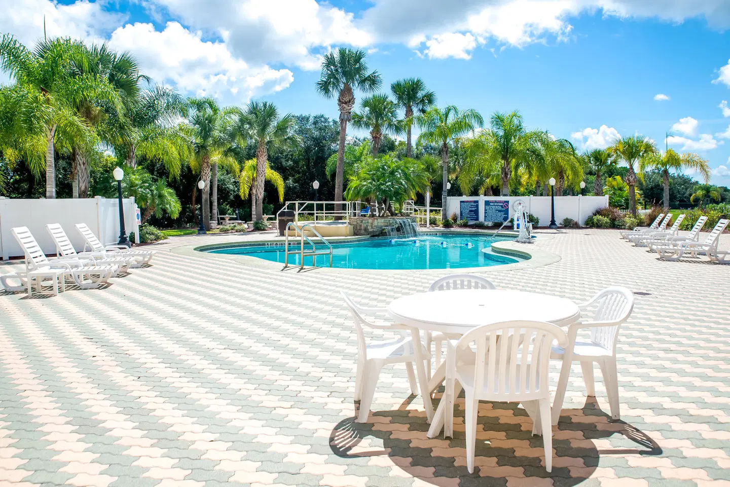 Holiday Inn Express & Suites Cocoa by IHG OUTDOOR_POOL