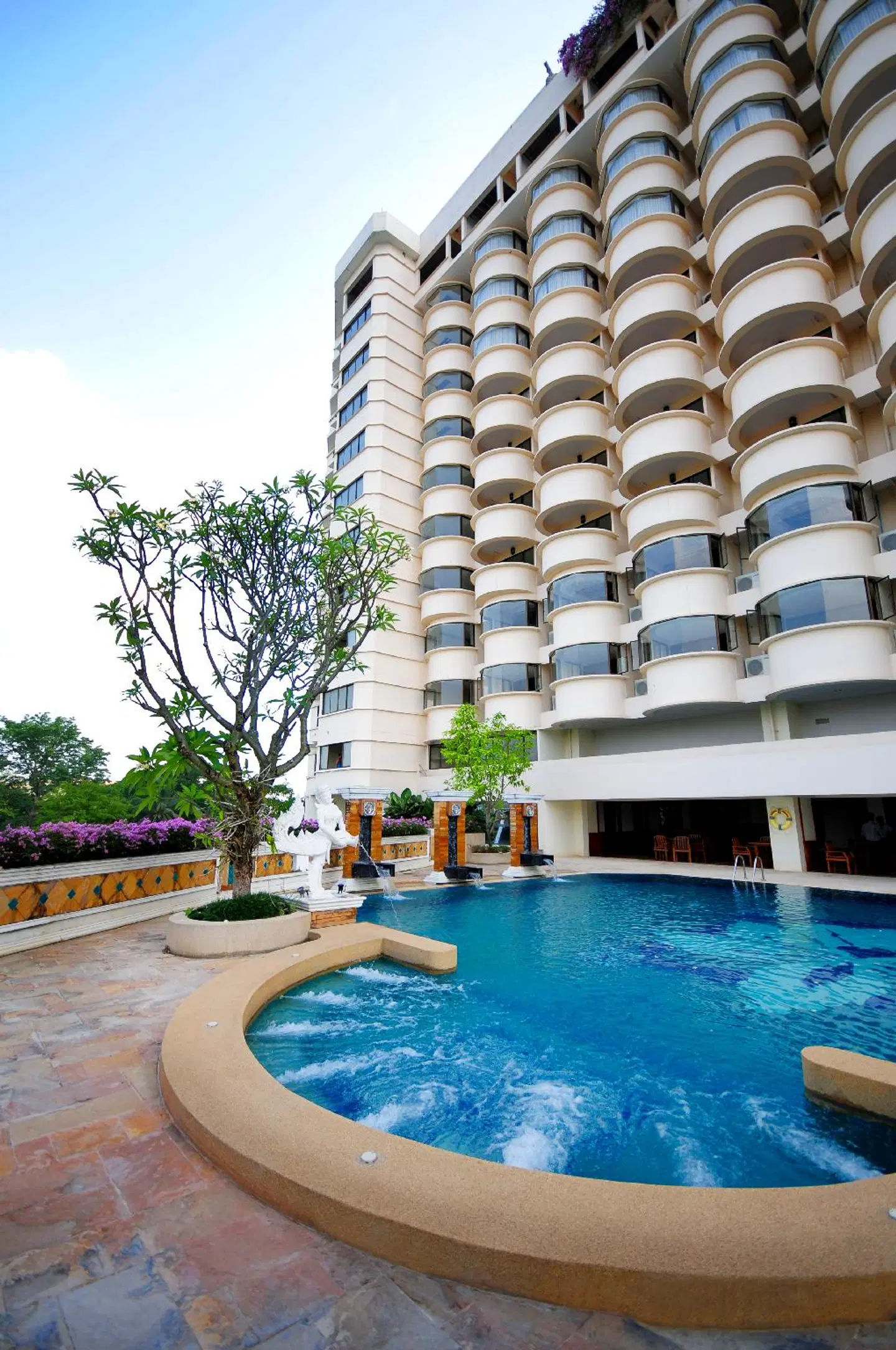 Furama Chiang Mai OUTDOOR_POOL