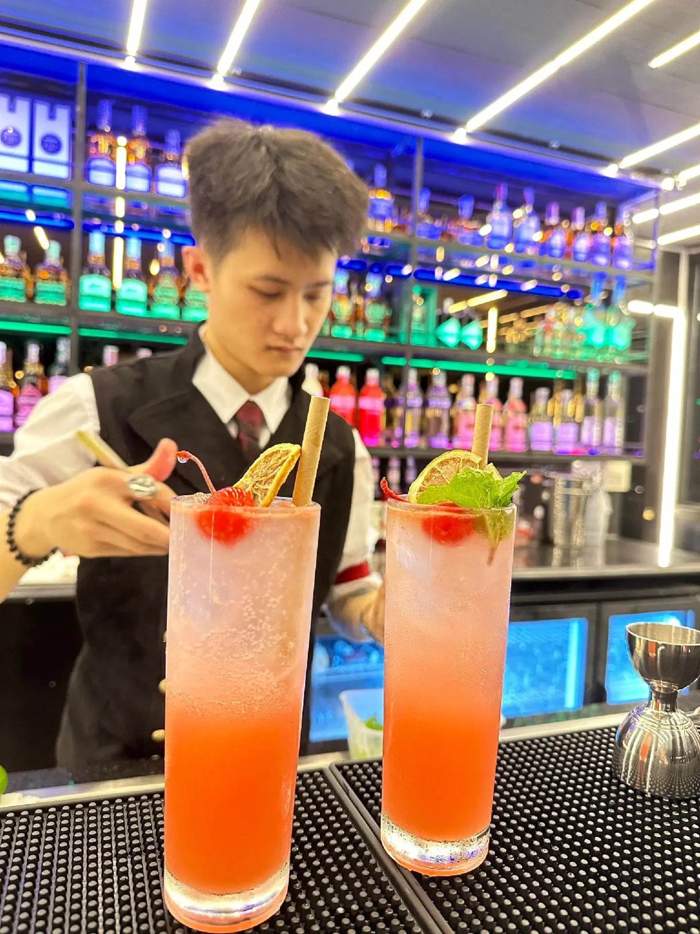 Shining Central Hotel & Spa PEOPLE