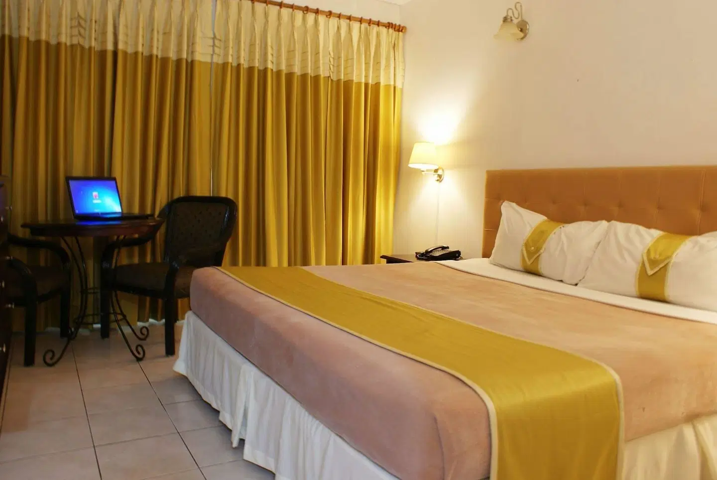 Altamont Court Hotel ROOM_EXAMPLE