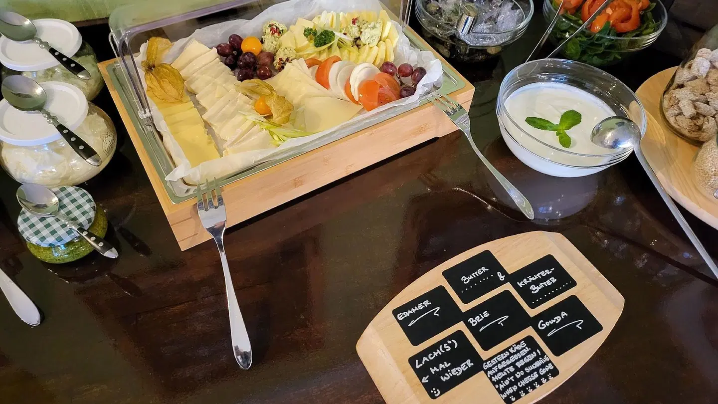 Zur Neuenburg Restaurant