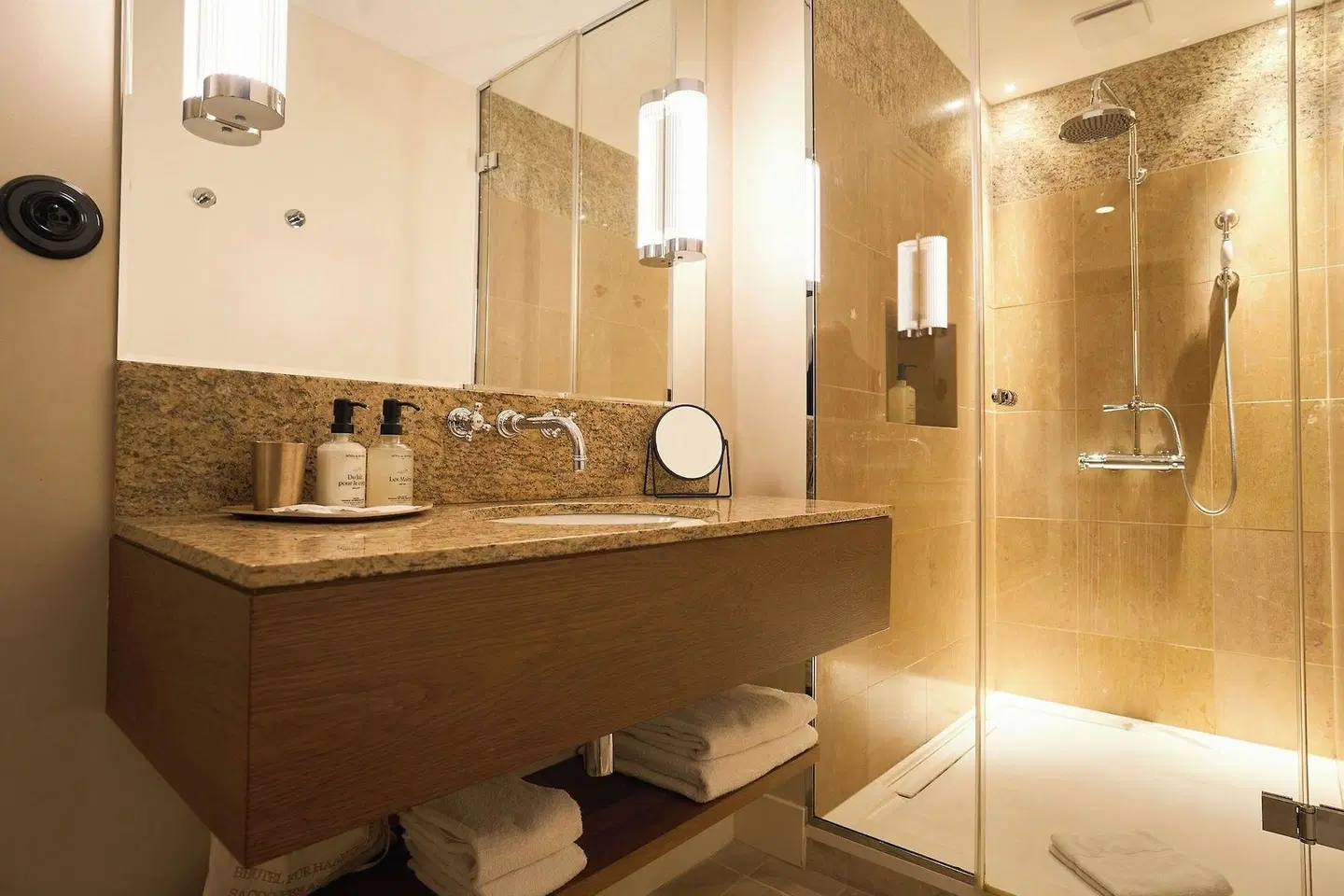 Hotel du Sentier Badezimmer