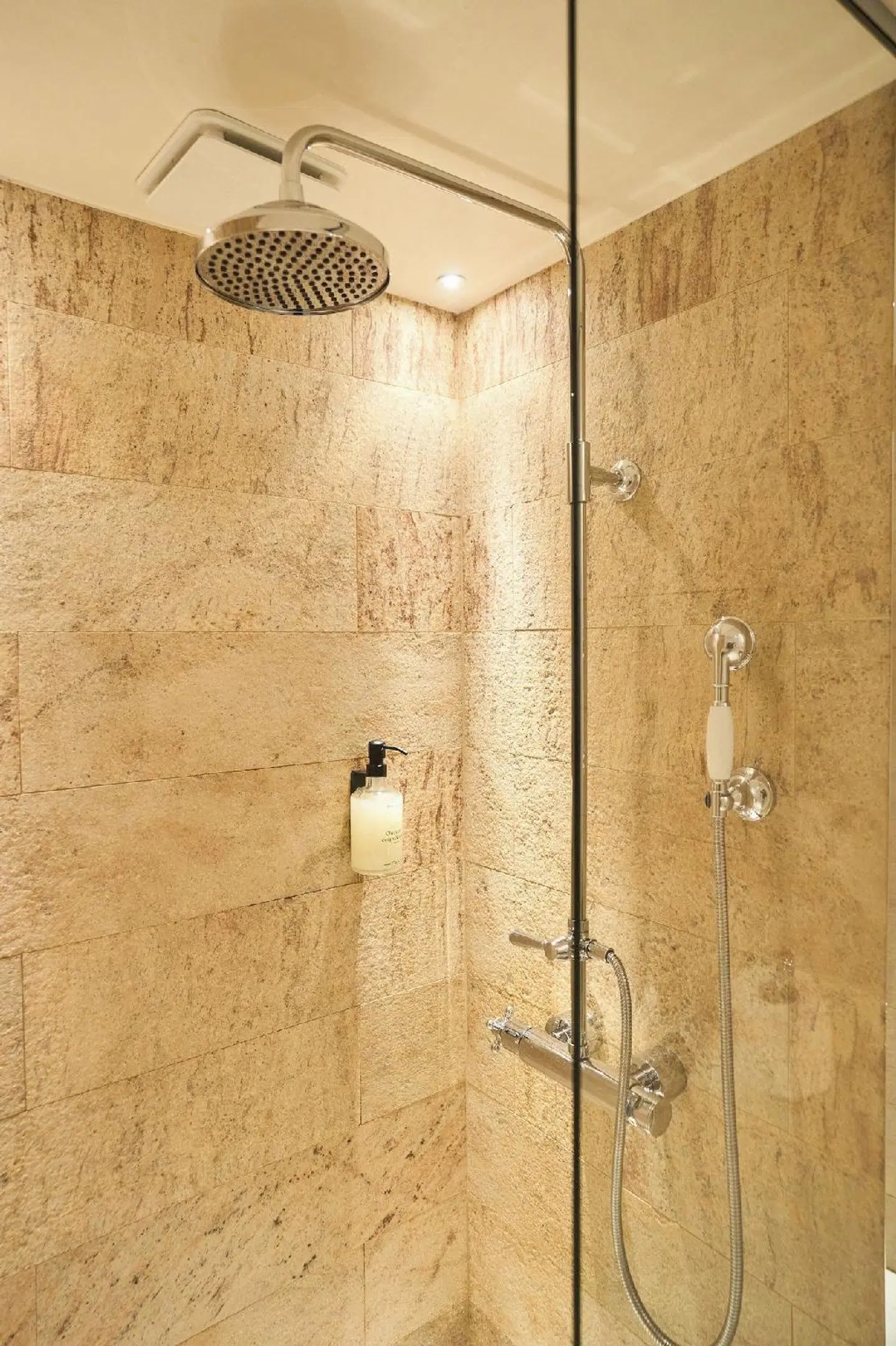 Hotel du Sentier Badezimmer