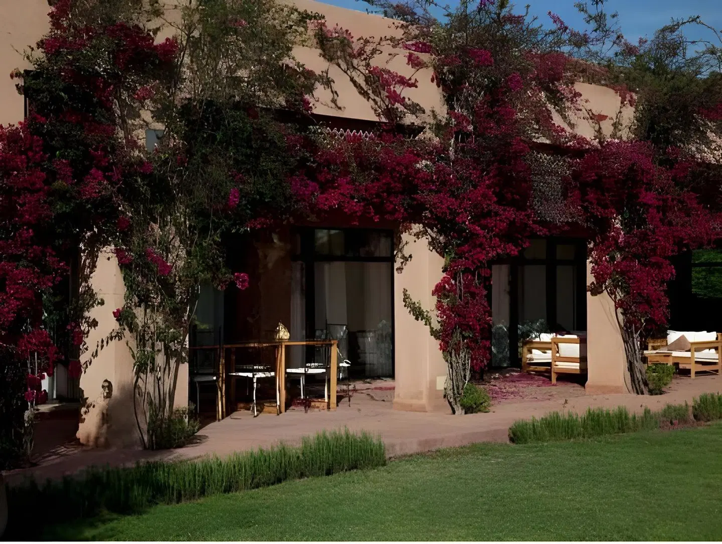La Vie en Rose EXTERIOR
