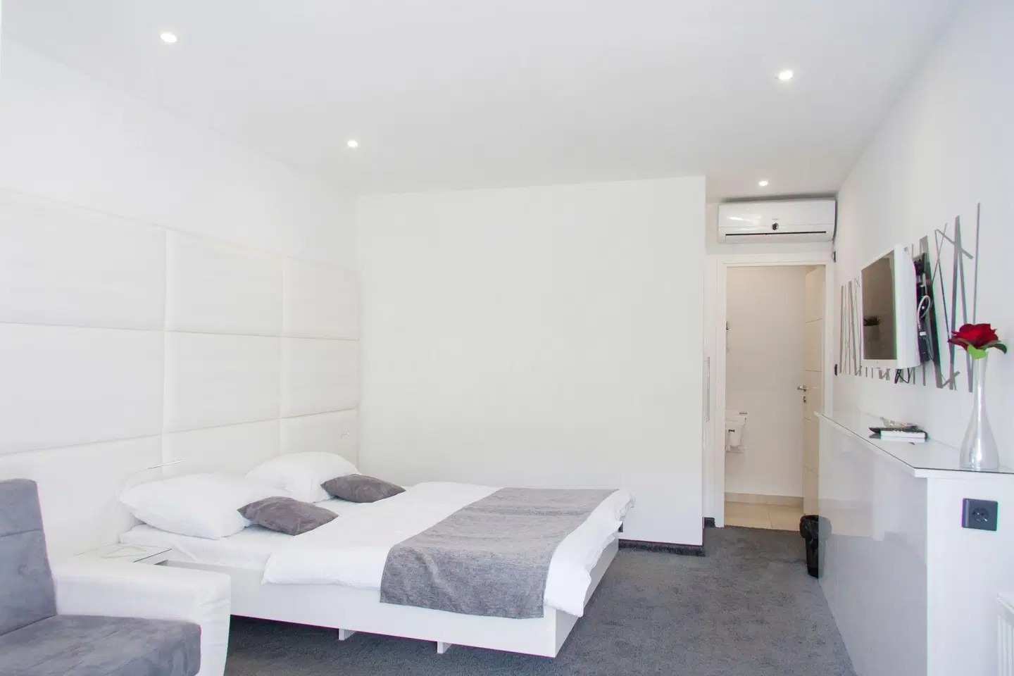 Cool Rooms Zagreb Airport ROOM_EXAMPLE
