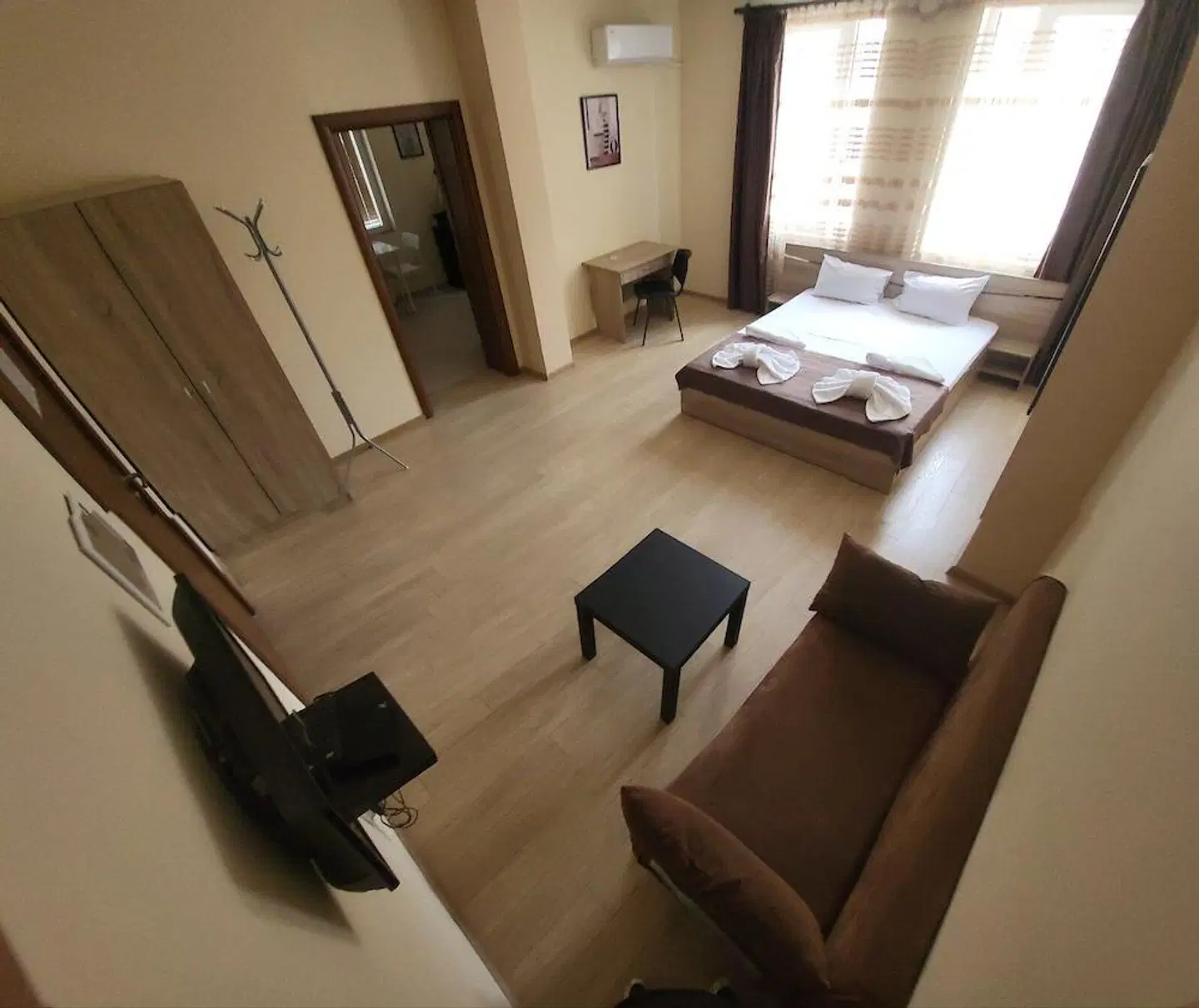 Twain Apart&Rooms ROOM_EXAMPLE