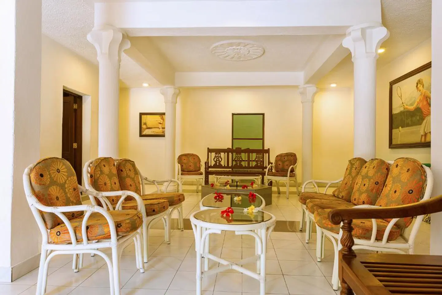 Travellers Beach Hotel & Club Restaurant