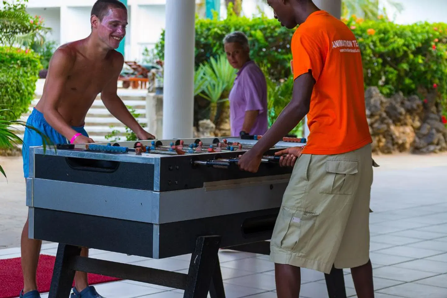 Travellers Beach Hotel & Club Bar