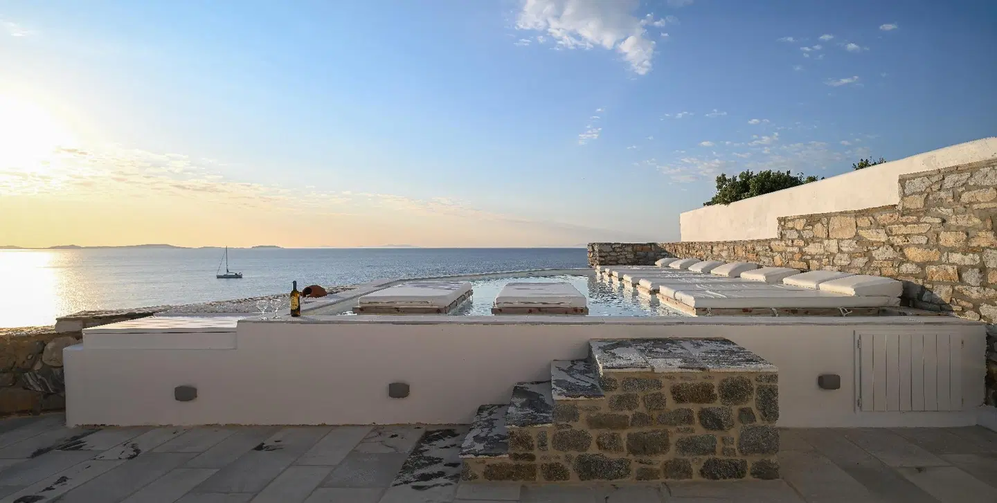 Iliada Studios Strand
