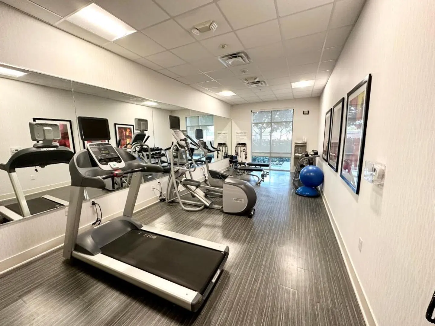 Holiday Inn Express & Suites Anaheim Resort Area by IHG SPORTS_AND_LEISURE