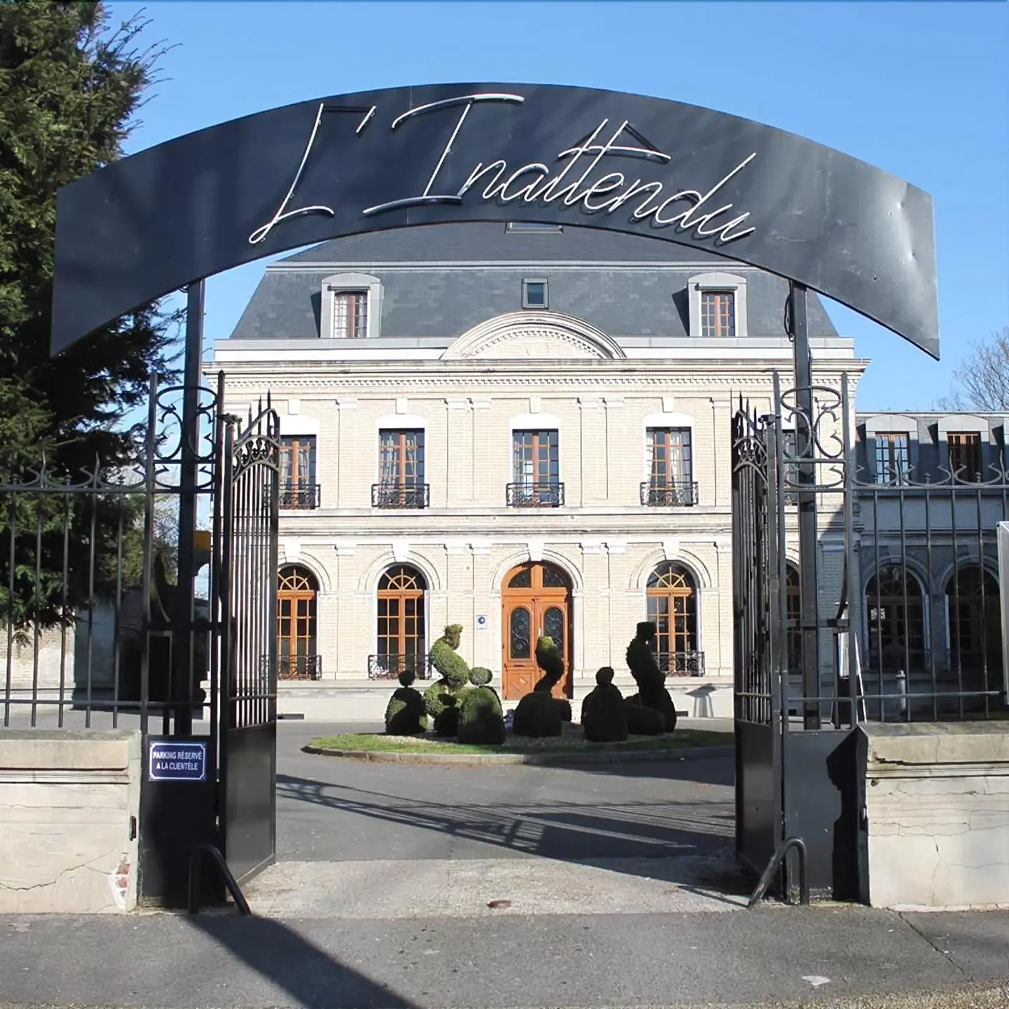 L'Inattendu EXTERIOR