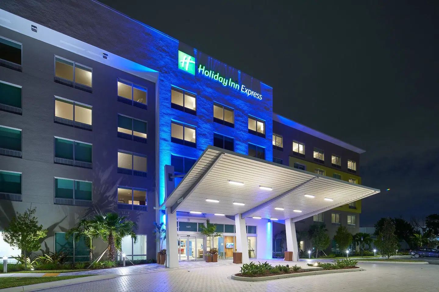 Holiday Inn Express & Suites Doral - Miami by IHG EXTERIOR