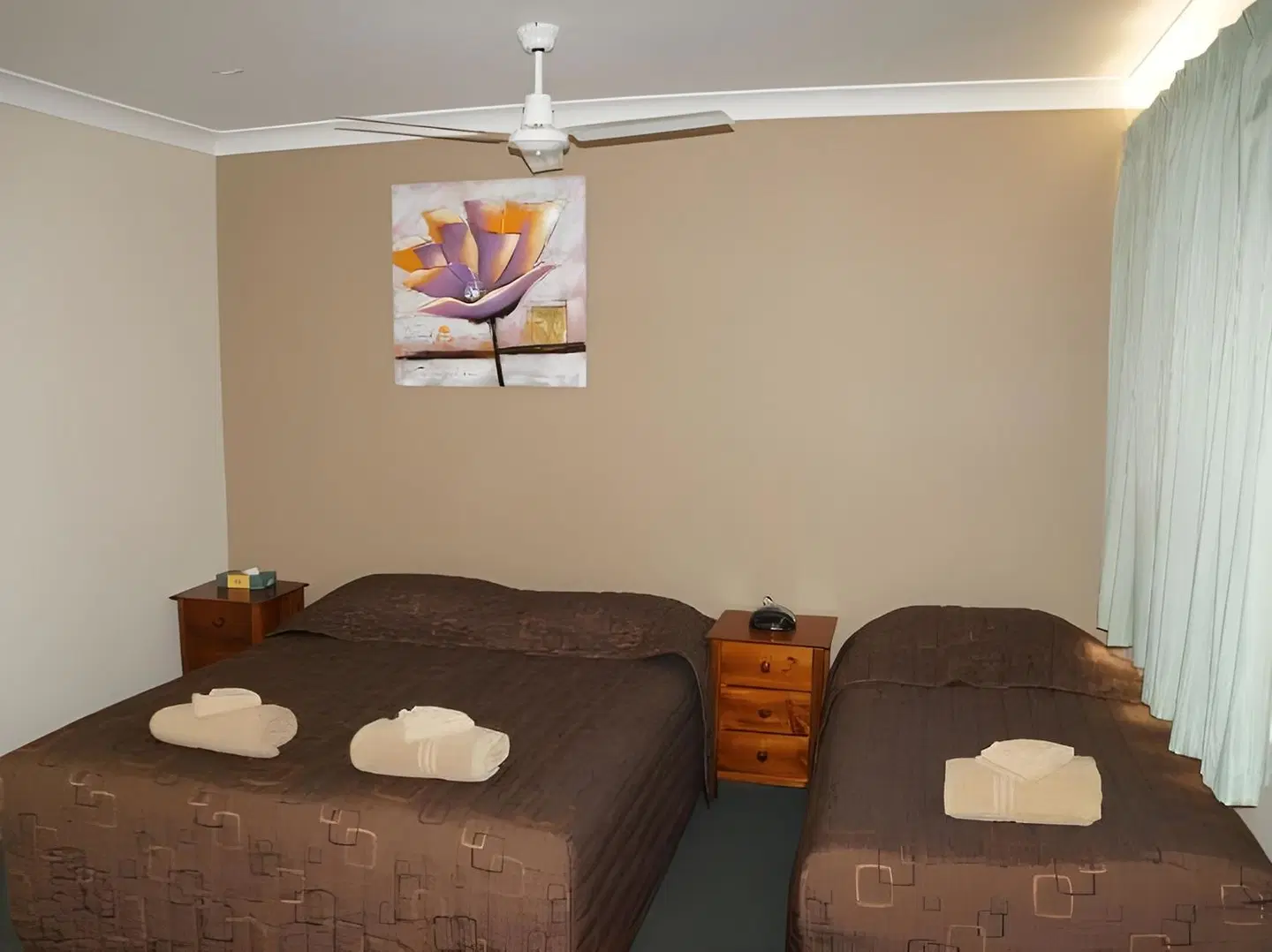 Green Gables Motel ROOM_EXAMPLE