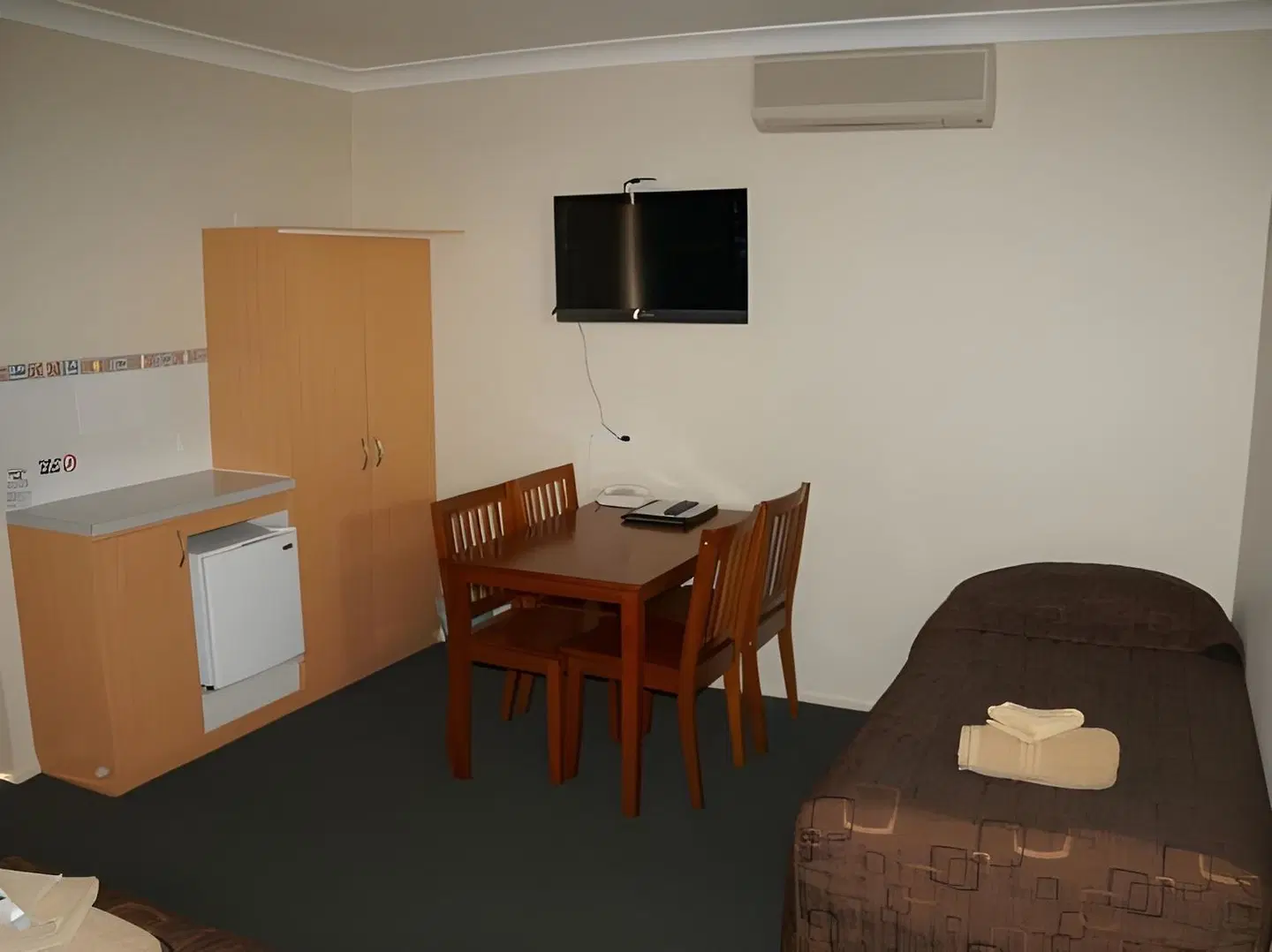 Green Gables Motel ROOM_EXAMPLE