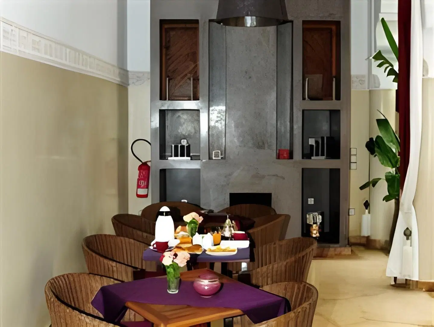 Riad Elias ROOM_EXAMPLE