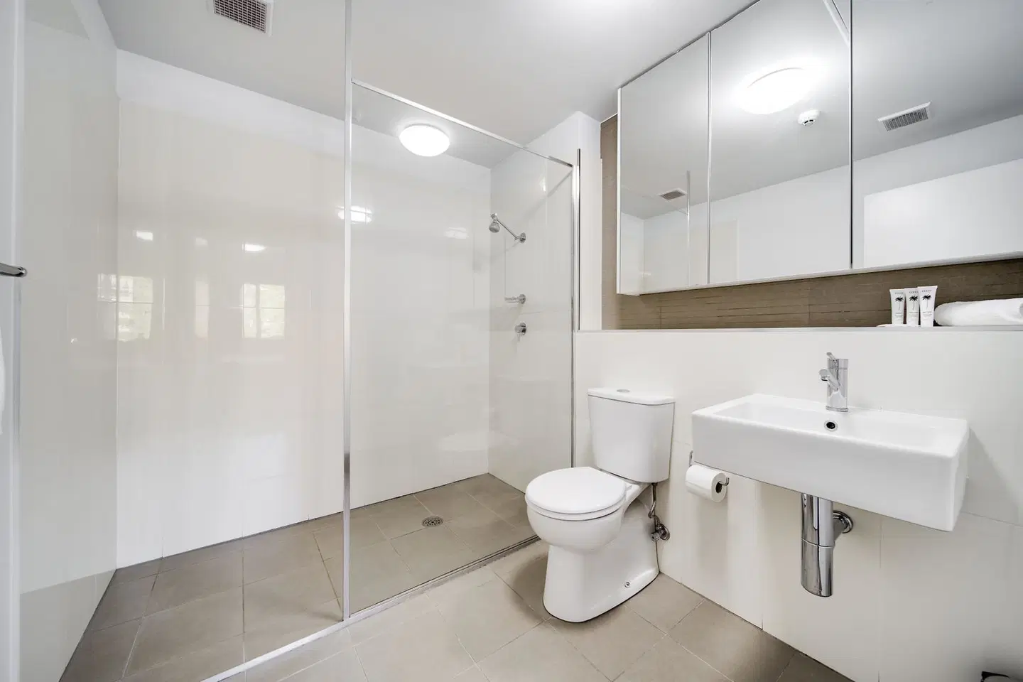 Abode Tuggeranong Badezimmer