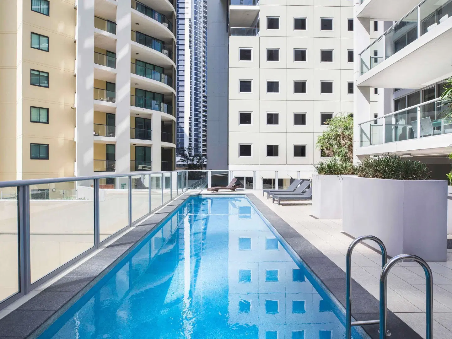 Mantra Midtown OUTDOOR_POOL