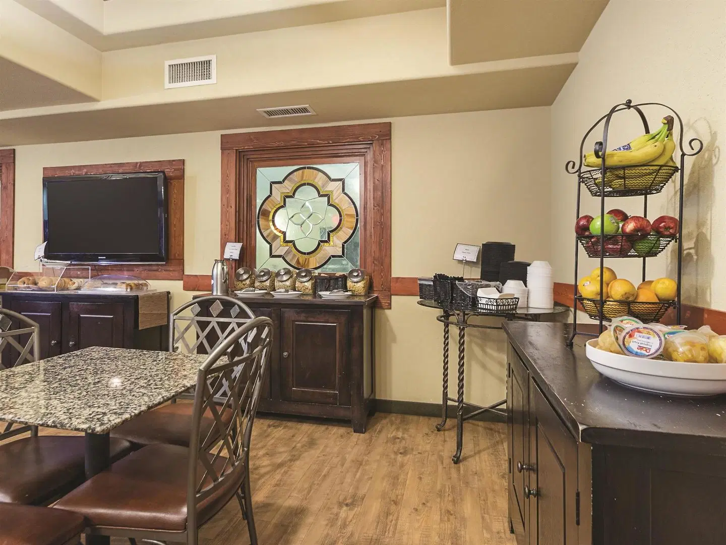 La Quinta Inn & Suites by Wyndham Trinidad ROOM_EXAMPLE