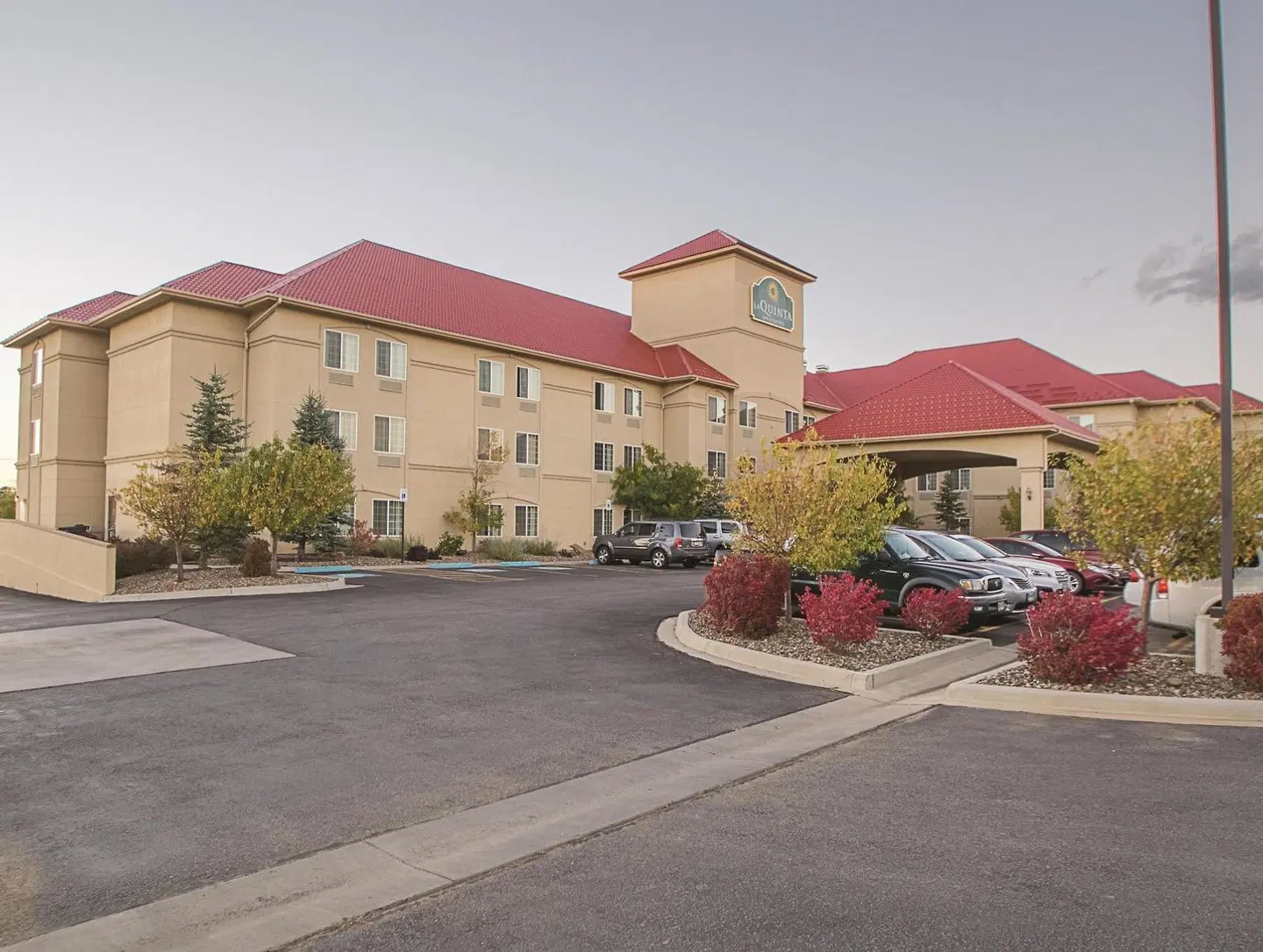 La Quinta Inn & Suites by Wyndham Trinidad EXTERIOR