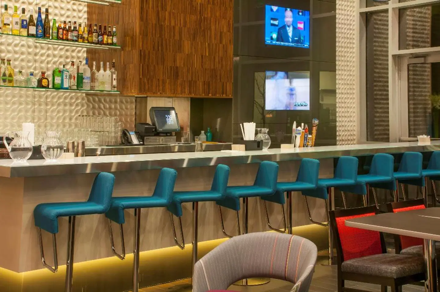 Hampton Inn & Suites Denver Downtown Convention Center Bar