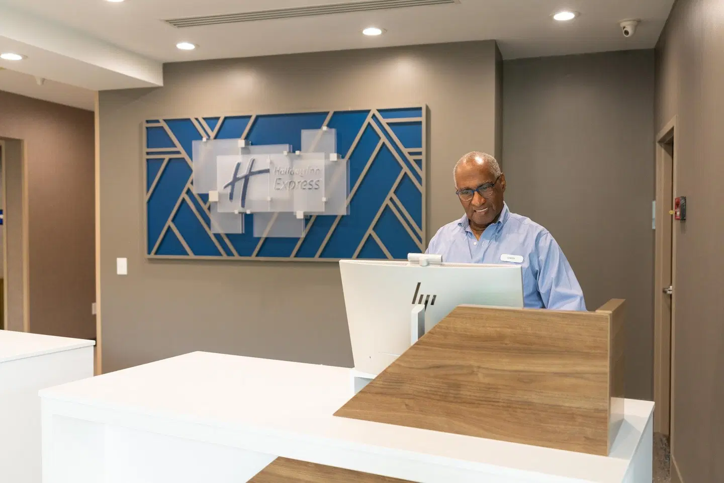 Holiday Inn Express Miami Airport Blue Lagoon Area PEOPLE
