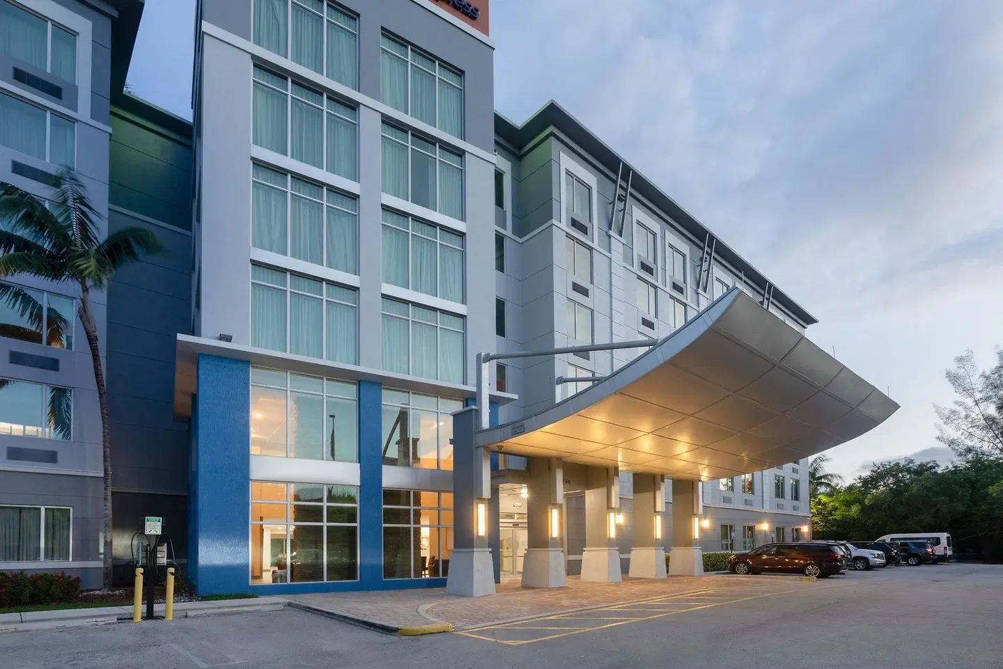 Holiday Inn Express Miami Airport Blue Lagoon Area EXTERIOR