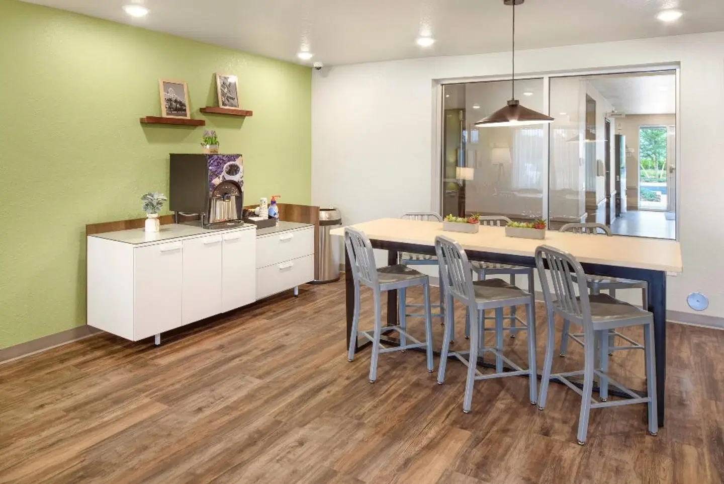 WoodSpring Suites Orlando I-4 & Convention Center Bar