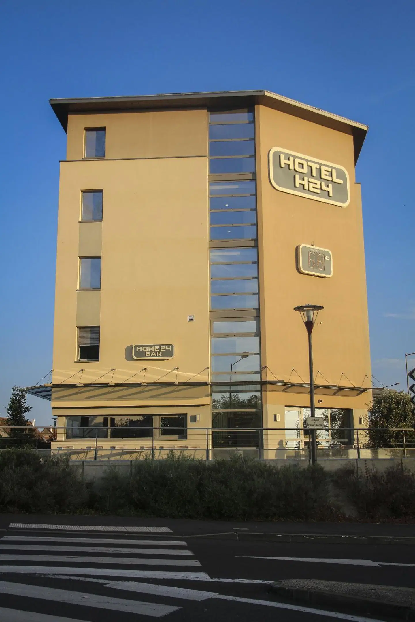 H24 HOTEL EXTERIOR