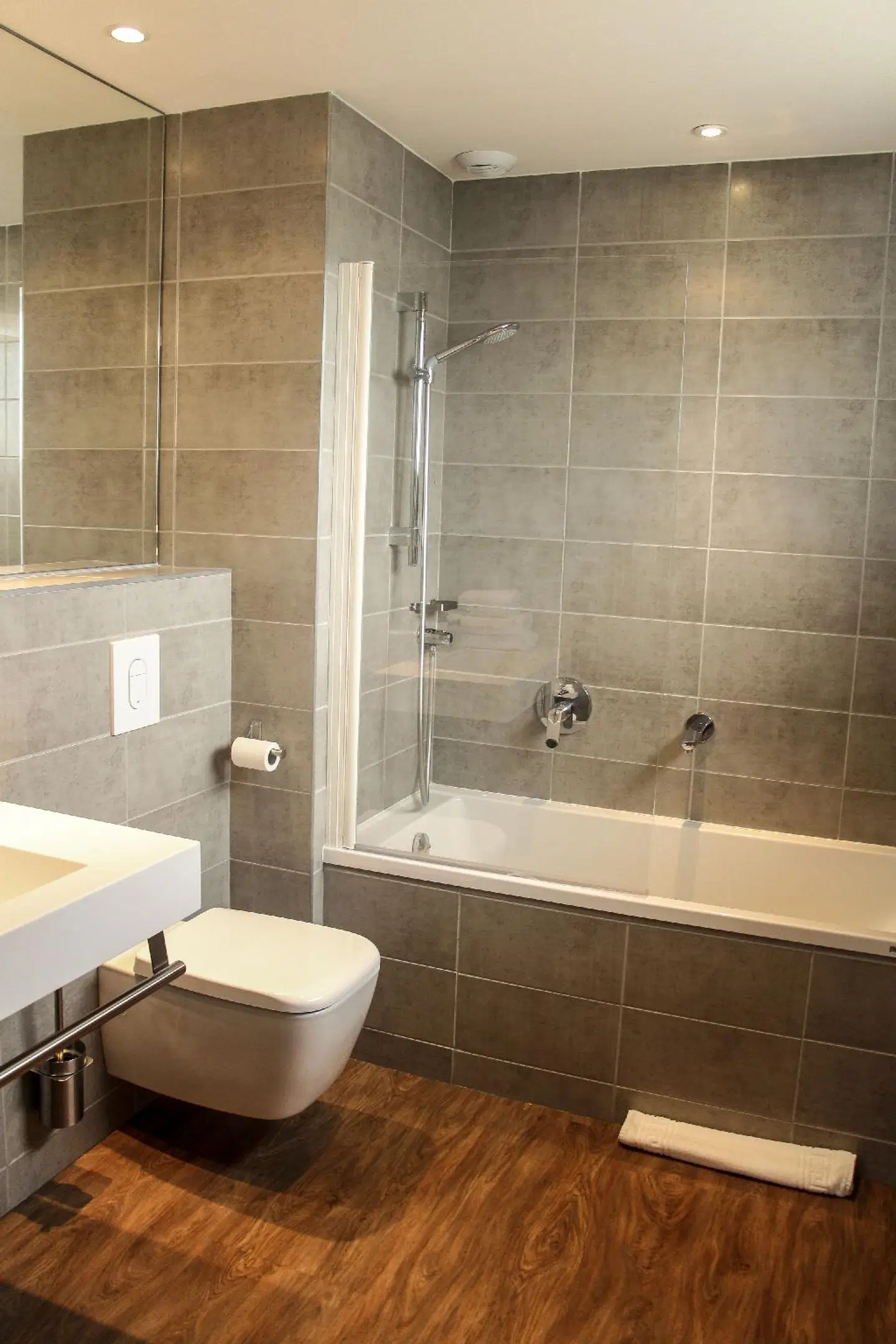 H24 HOTEL Badezimmer
