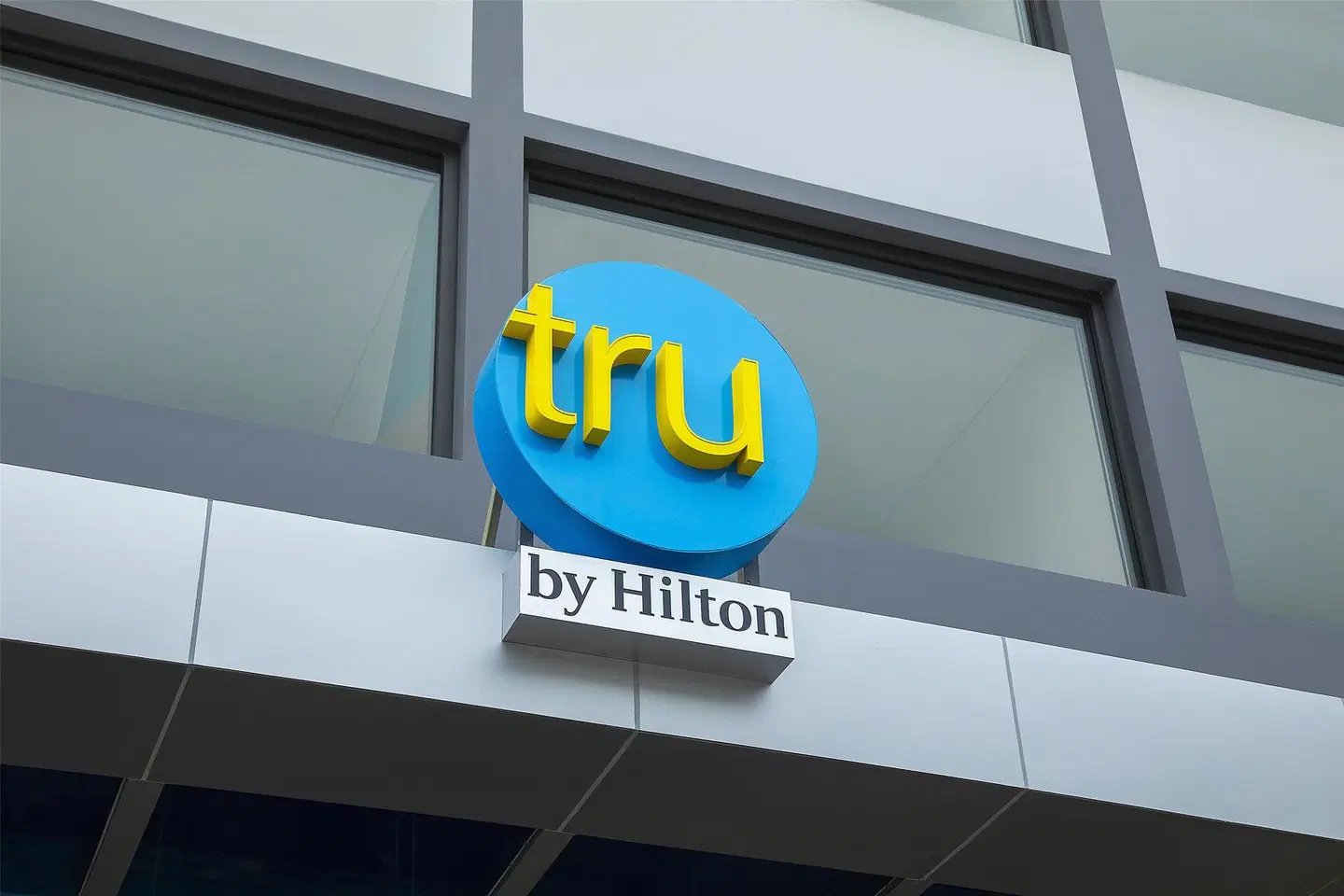 Tru by Hilton Hoa Binh City Centre EXTERIOR