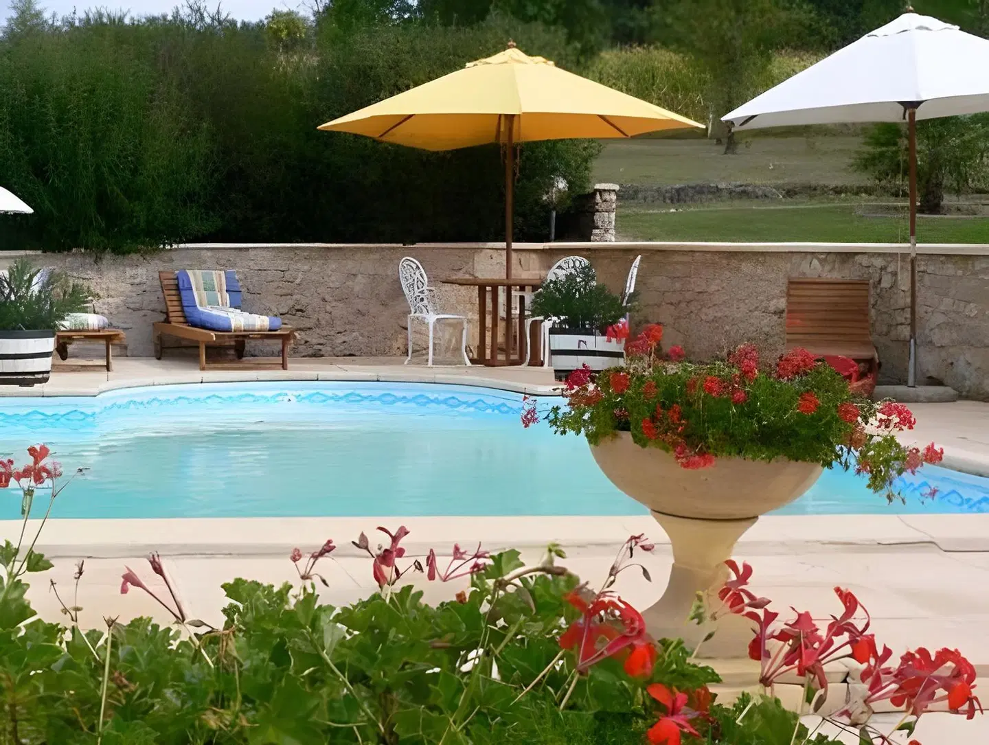 Chambres d'Hôtes Domaine de Beunes OUTDOOR_POOL
