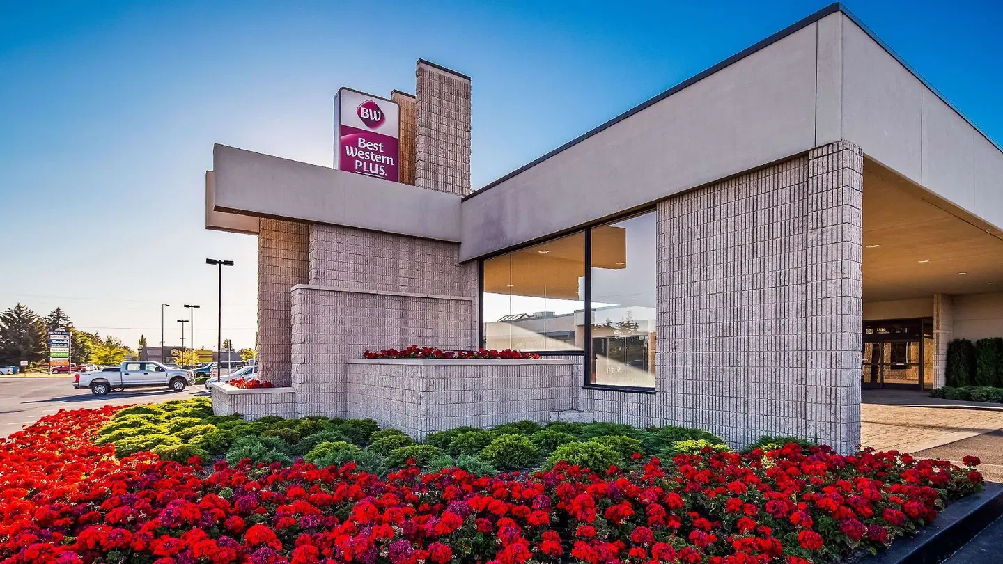 Best Western Plus University Inn EXTERIOR