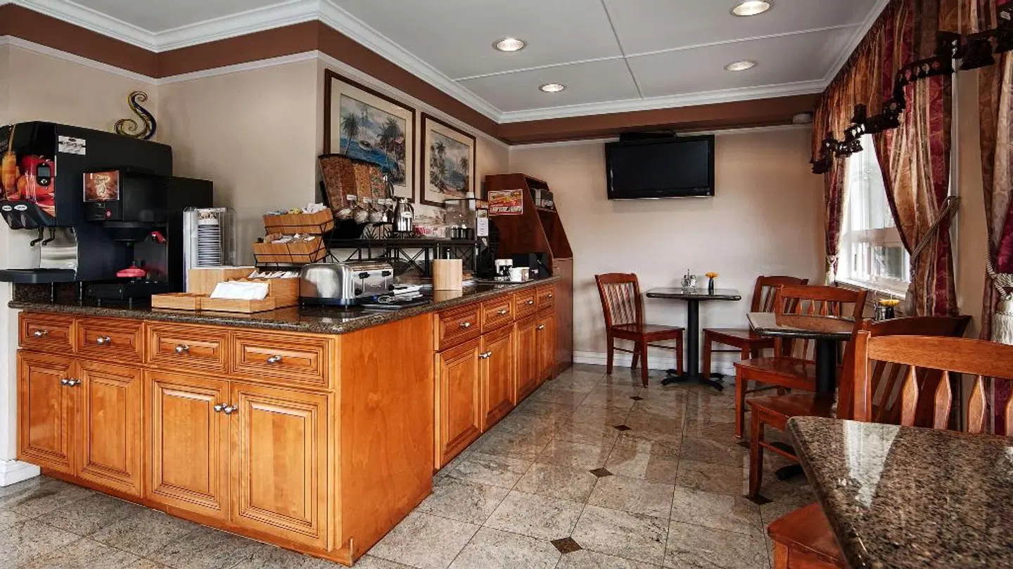 Best Western Tradewinds Restaurant