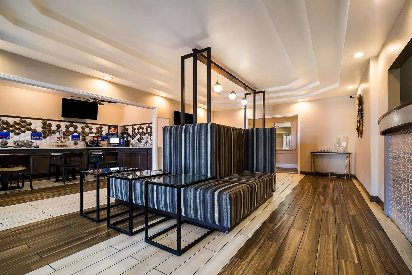 SureStay Plus by Best Western Topeka Northwest Bar