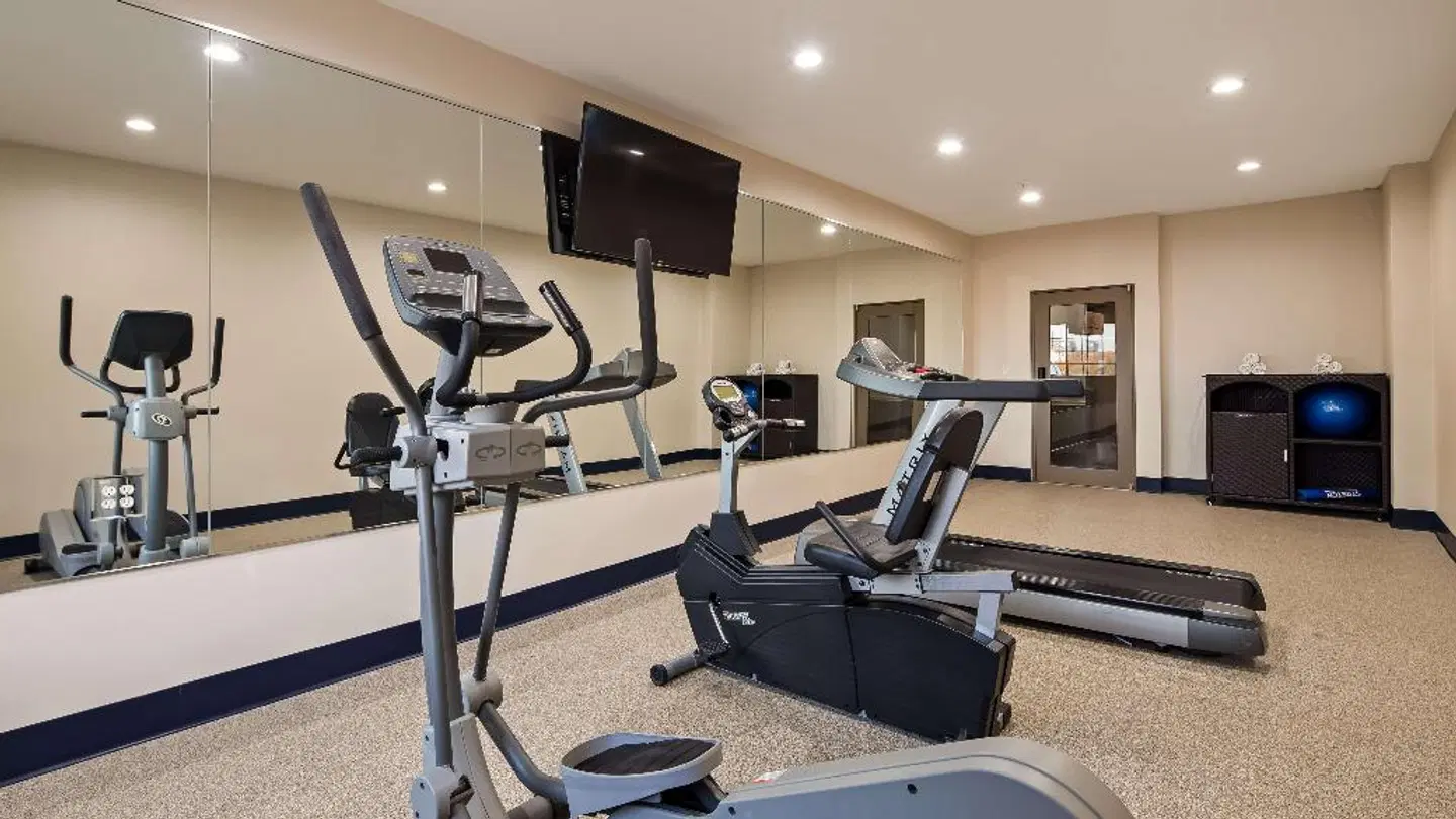 Best Western PLUS Tulsa Inn & Suites SPORTS_AND_LEISURE