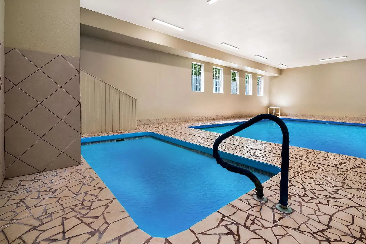 SureStay Plus by Best Western Topeka Northwest Hallenbad