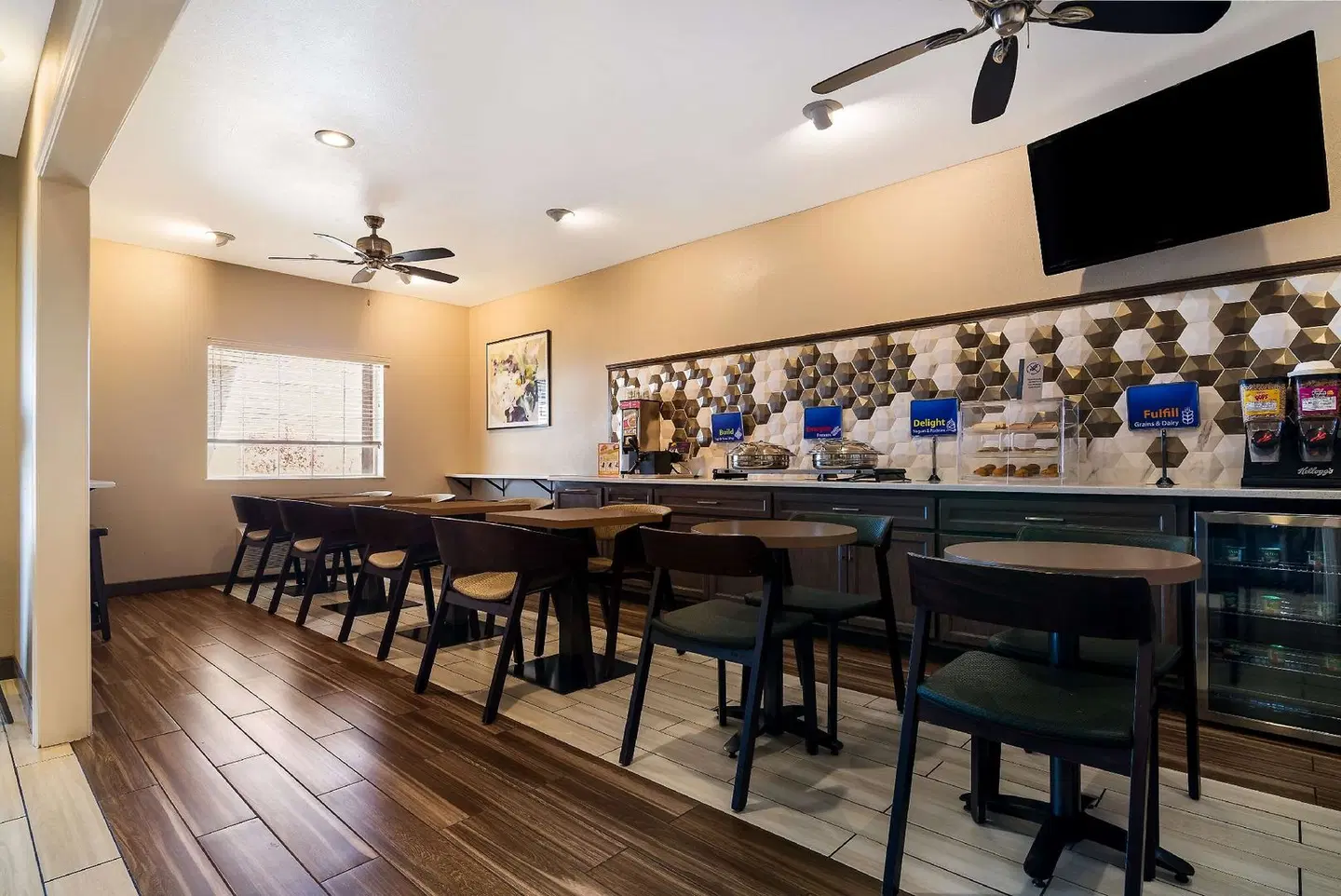 SureStay Plus by Best Western Topeka Northwest Bar