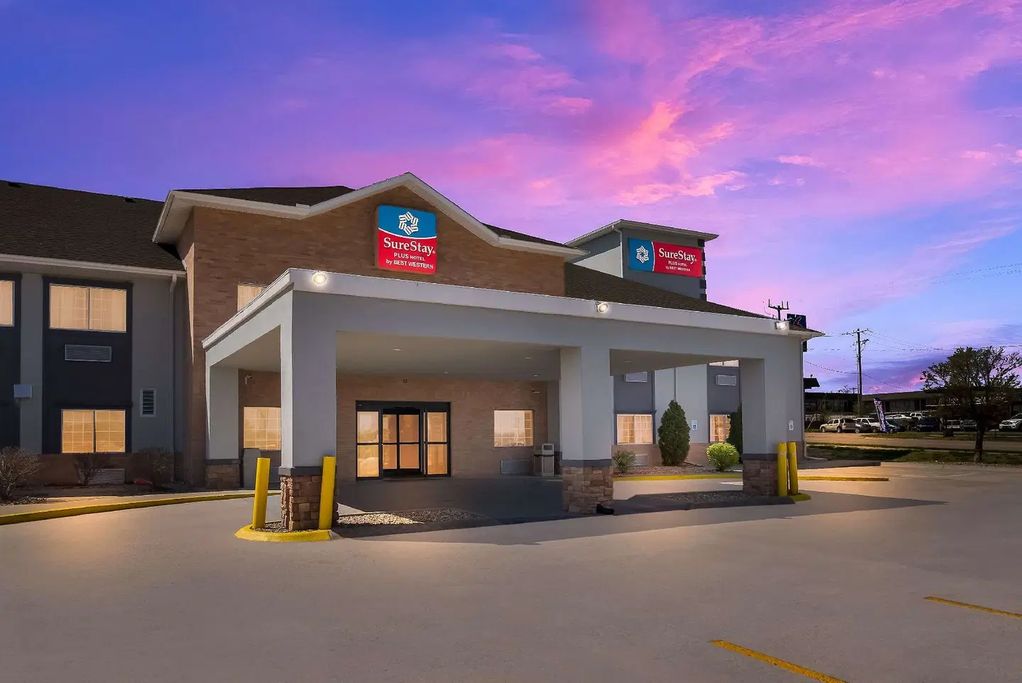 SureStay Plus by Best Western Topeka Northwest EXTERIOR