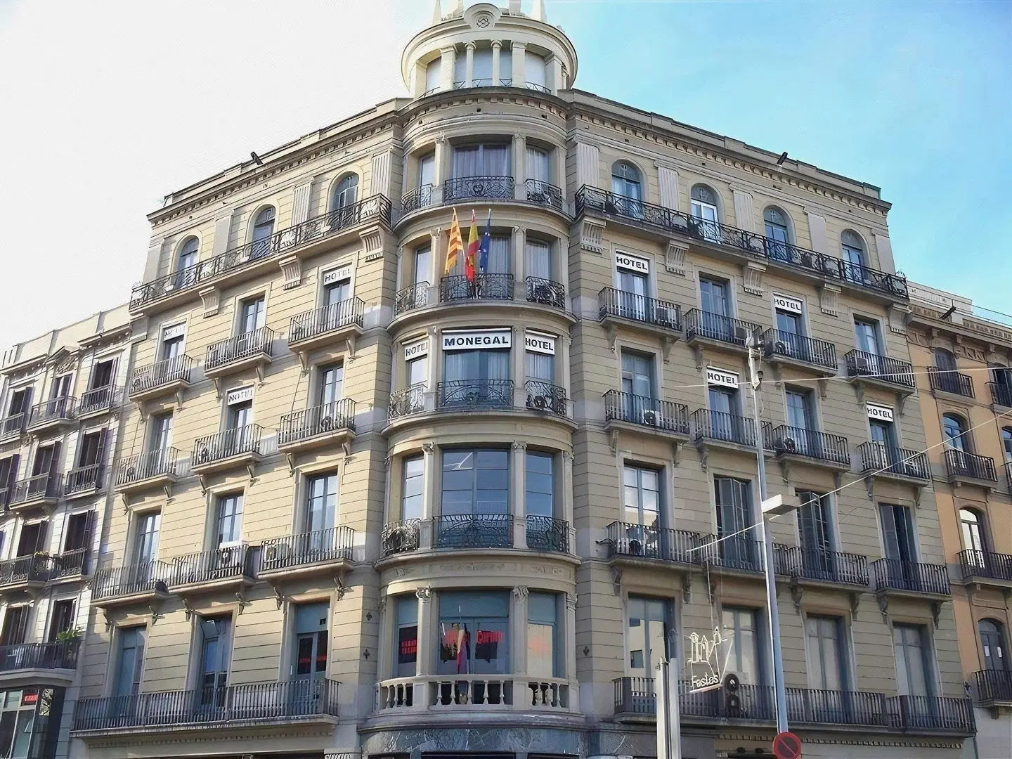 Hotel Monegal EXTERIOR