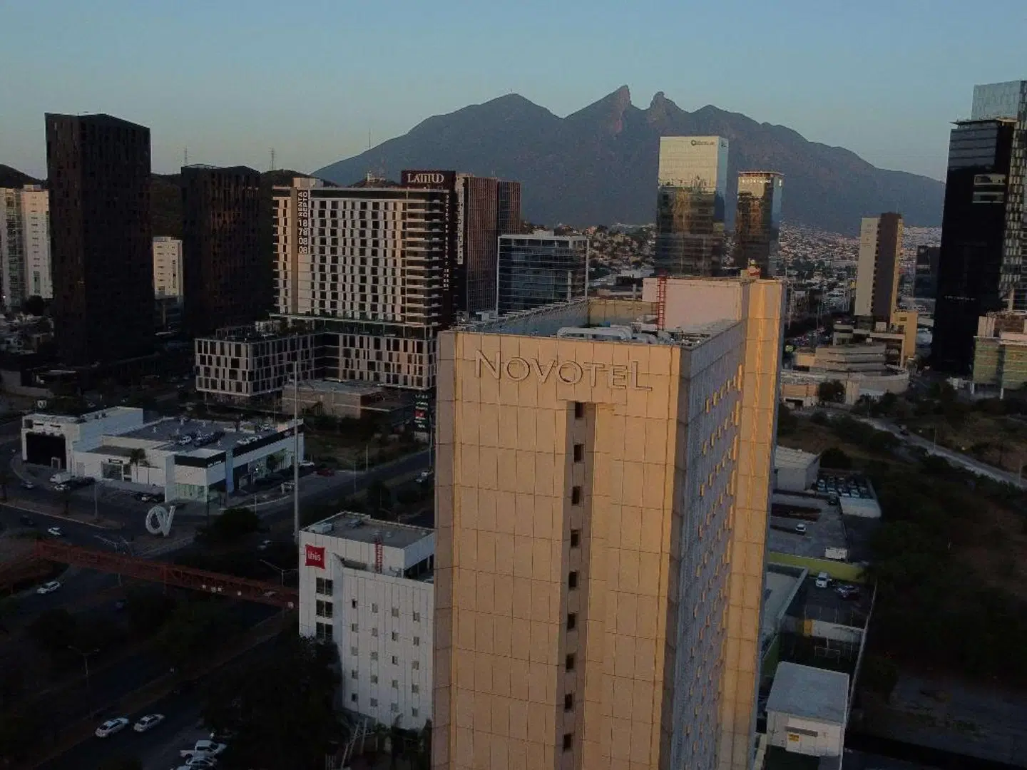 Novotel Monterrey Valle EXTERIOR