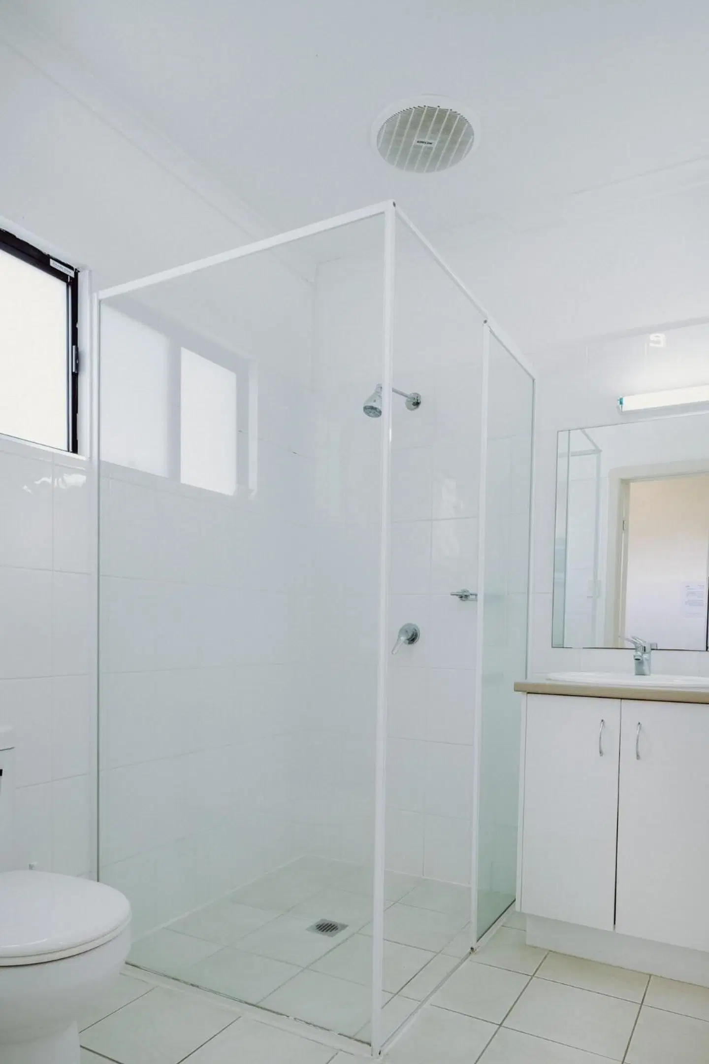Artesian Spa Motel Badezimmer