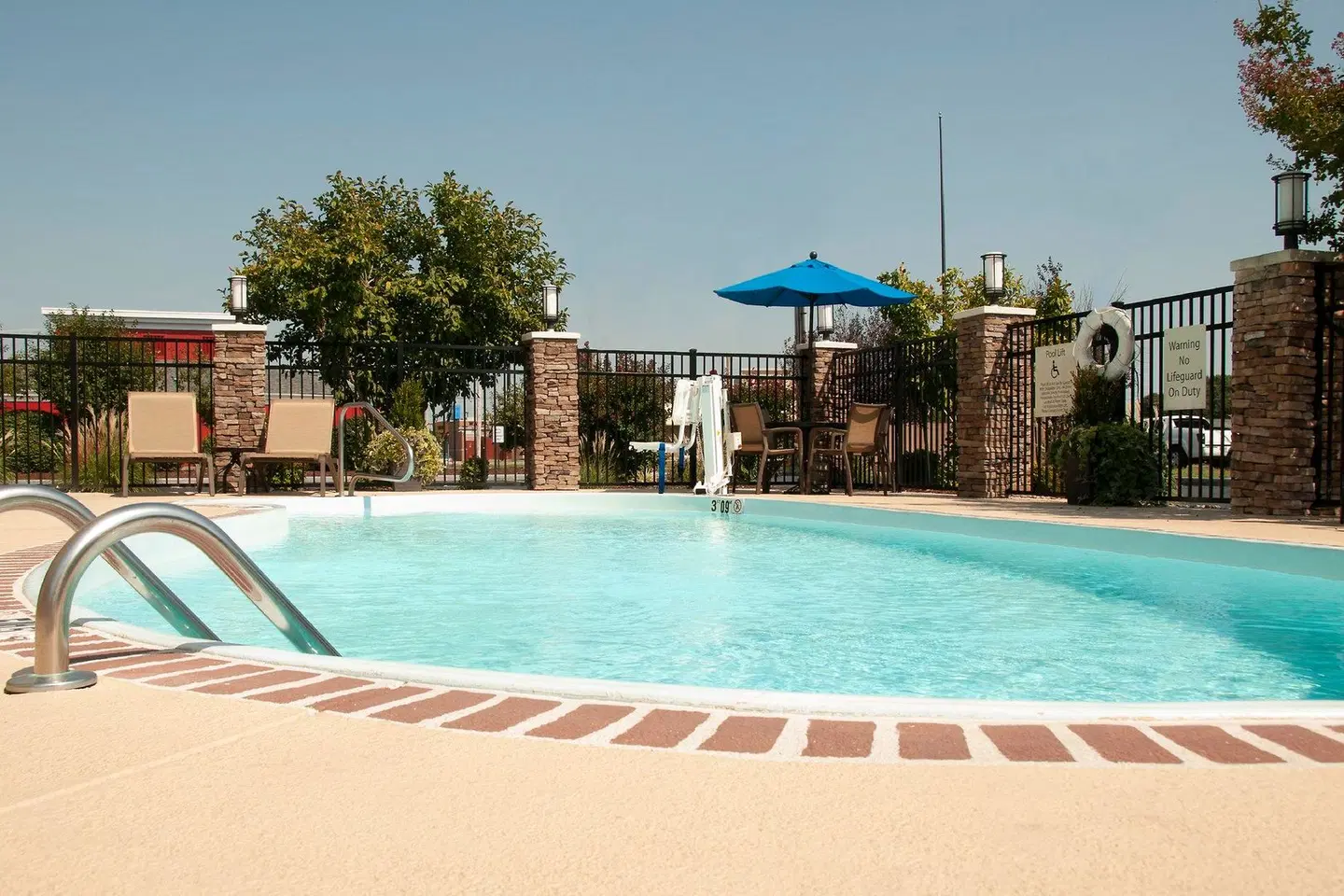 Holiday Inn Express Bowling Green by IHG OUTDOOR_POOL
