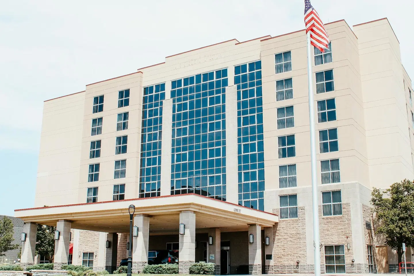 Hotel Topeka at City Center EXTERIOR