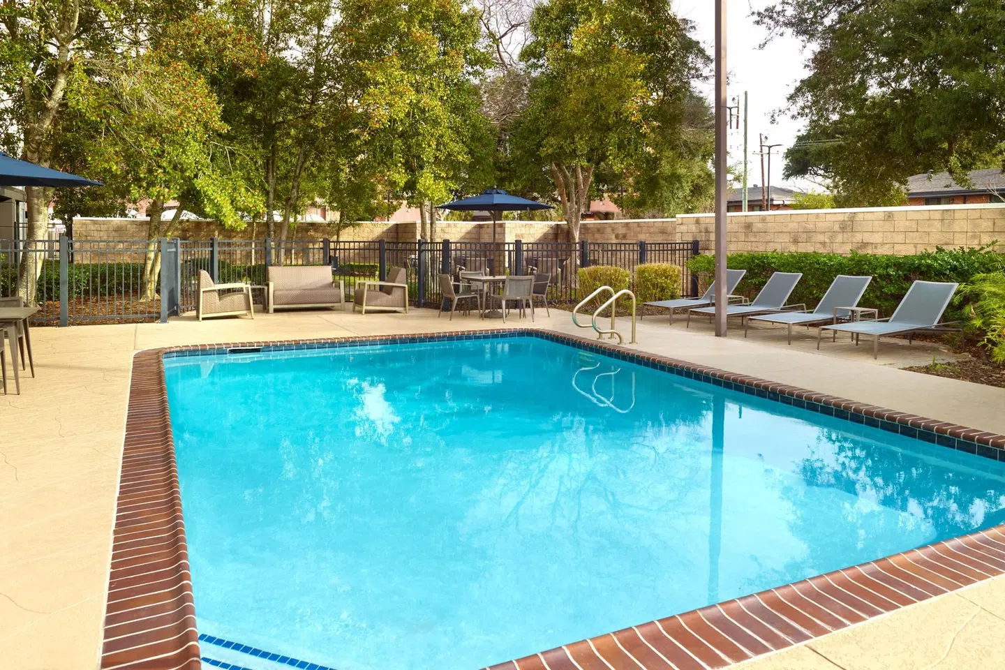 Courtyard by Marriott New Orleans Metairie OUTDOOR_POOL