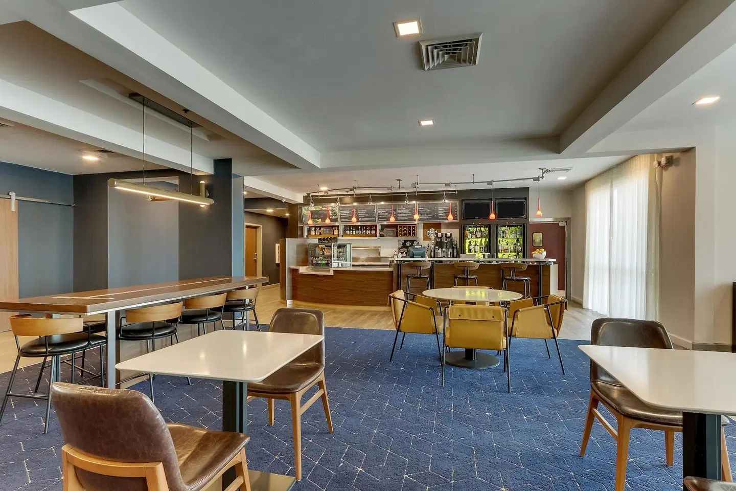 Courtyard by Marriott Lexington South/Hamburg Place Bar